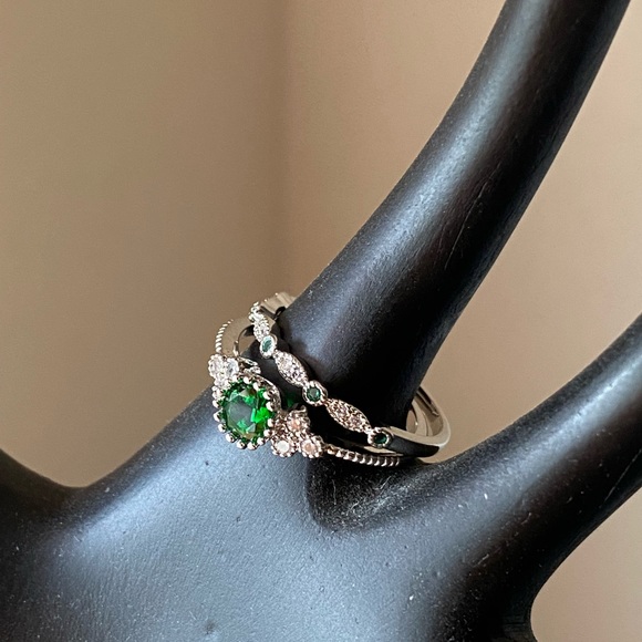 Silver double ring with green stones ✨💚💚 - Picture 2 of 10